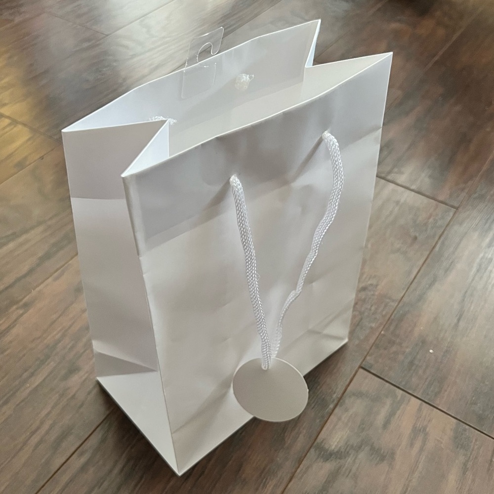 🔵 3/ $15 White Gift Bags - 12 Pack Gift Bags w/Handles & Gift Tags